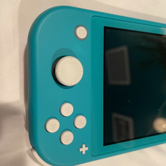 Nintendo Switch Lite w/Case + Animal Crossing New Horizons - Picture 10 of 15